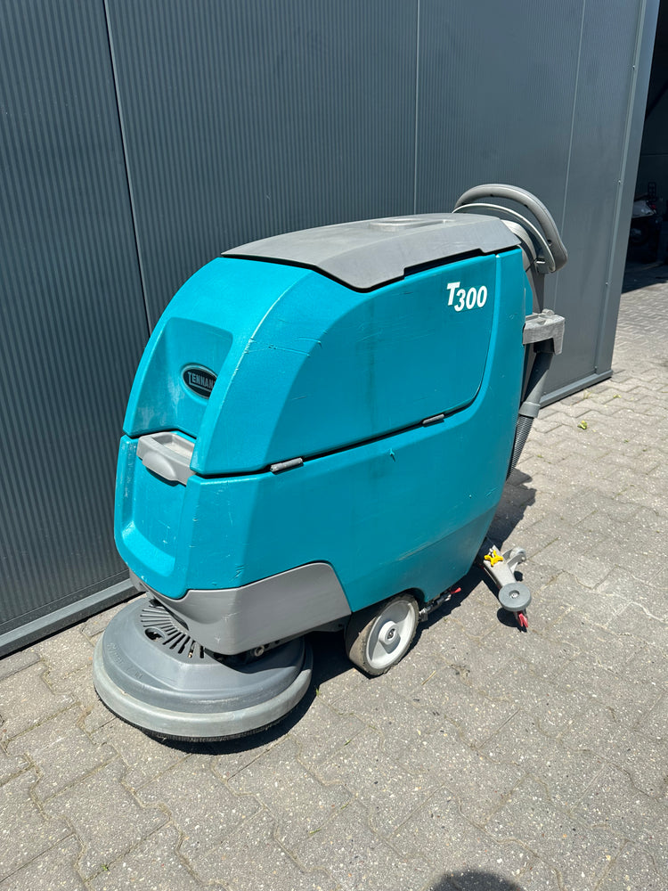 Tennant T300 Schrob-/Zuigmachine – Nieuwe Accu's