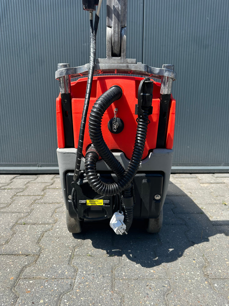 Hako B12 Schrob-/Zuigmachine – Nieuwe Accu's