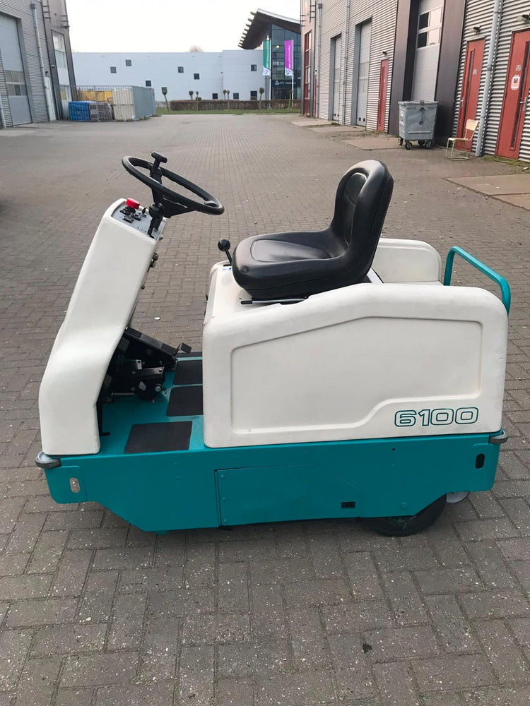 Tennant 6100 Veegmachine – Volledig Gereviseerd