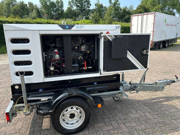 SDMO SDMO R22 20 kVA Aggregaat Generatorset Mitsubishi