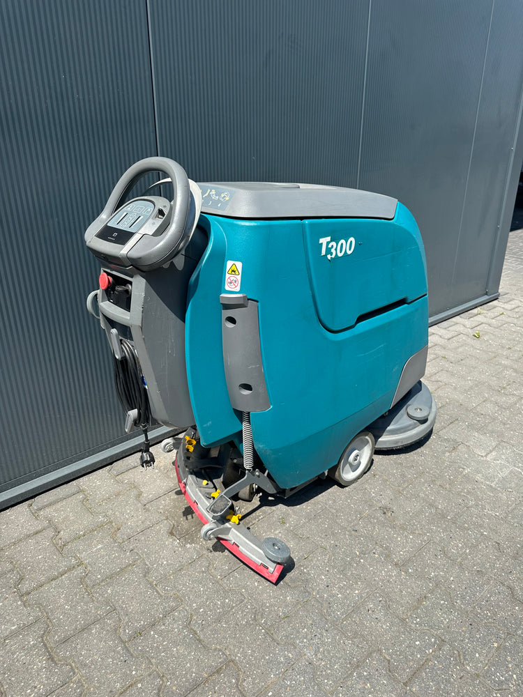Tennant T300 Schrob-/Zuigmachine – Nieuwe Accu's