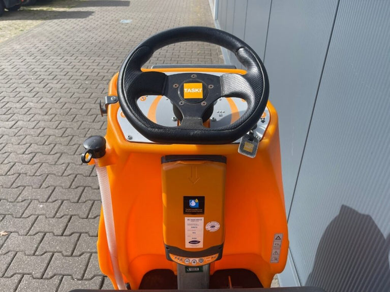 Taski Swingo 2100 Opzit Schrob-/Zuigmachine – Volledig Gereviseerd