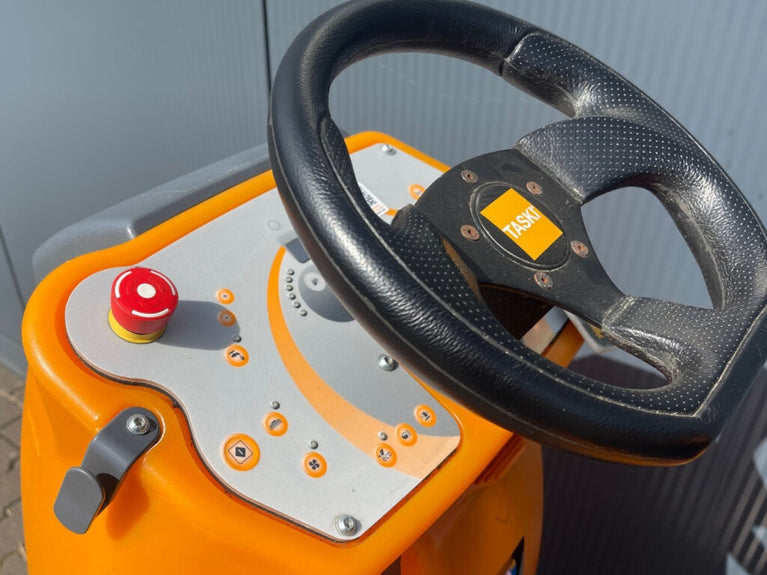 Taski Swingo 2100 Opzit Schrob-/Zuigmachine – Volledig Gereviseerd