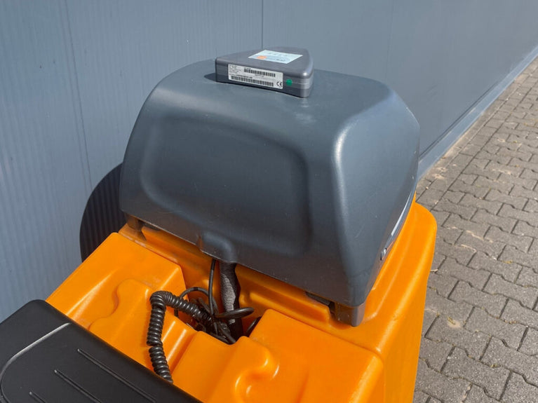 Taski Swingo 2100 Opzit Schrob-/Zuigmachine – Volledig Gereviseerd