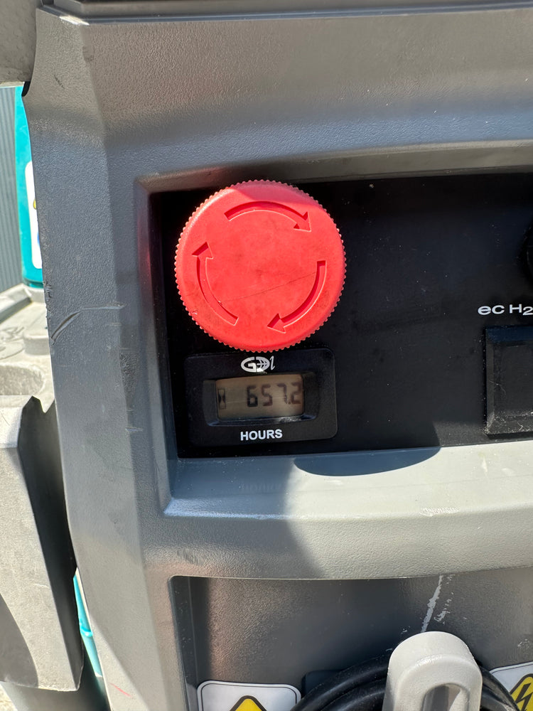 Tennant T300 Schrob-/Zuigmachine – Nieuwe Accu's