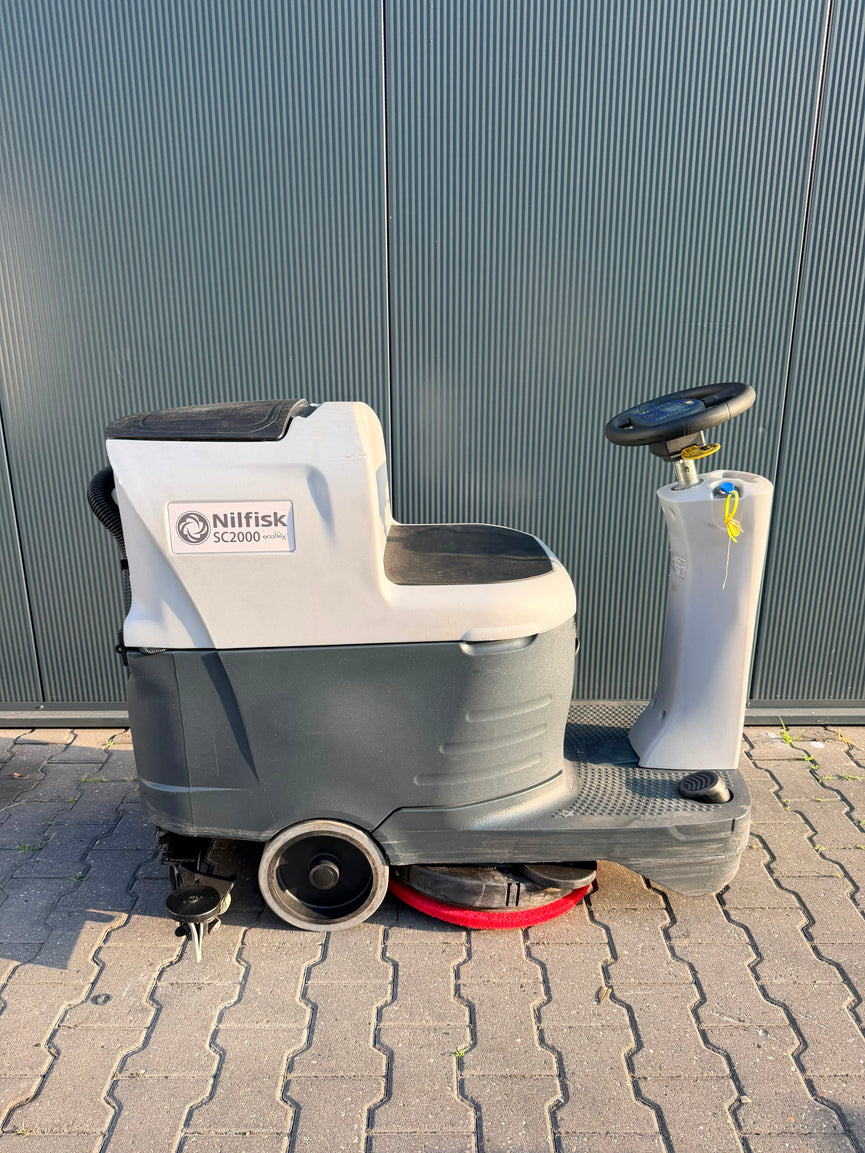 Nilfisk SC2000 Opzit Schrob-/Zuigmachine – Volledig Gereviseerd