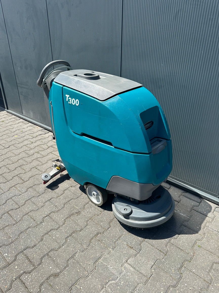 Tennant T300 Schrob-/Zuigmachine – Nieuwe Accu's
