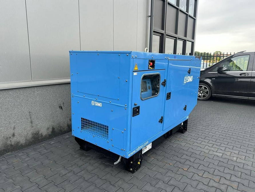 SDMO SDMO J110 100 110 kVA John Deere 4045 Generatorset aggregaat stroomgroep met ATS