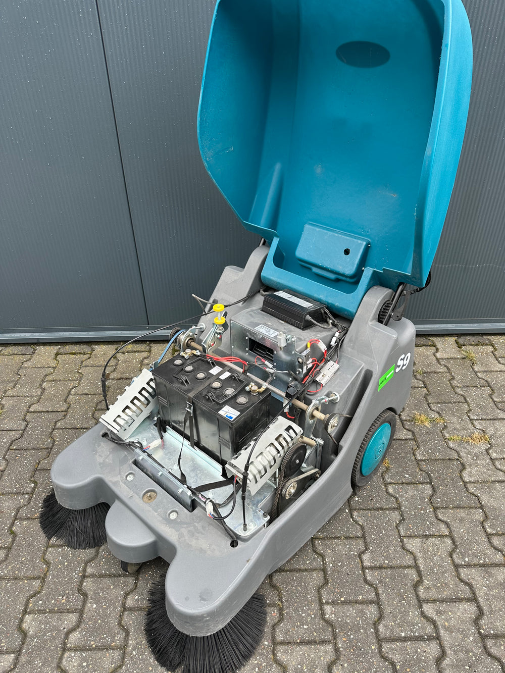Tennant S9 Veegmachine – Volledig Gereviseerd