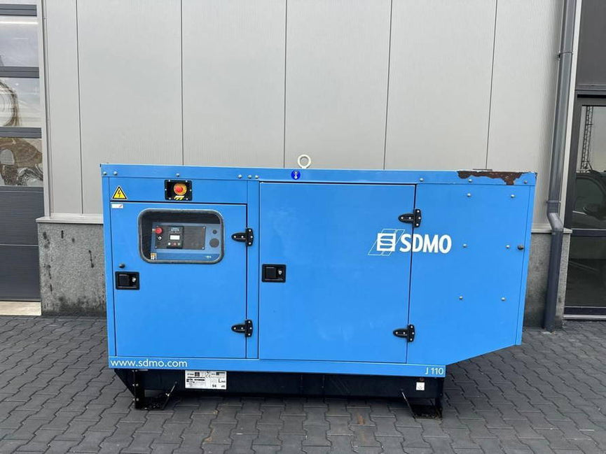 SDMO SDMO J110 100 110 kVA John Deere 4045 Generatorset aggregaat stroomgroep met ATS