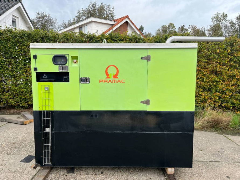 Pramac GSW 110 kVA Perkins aggregaat generatorset grote dieseltank
