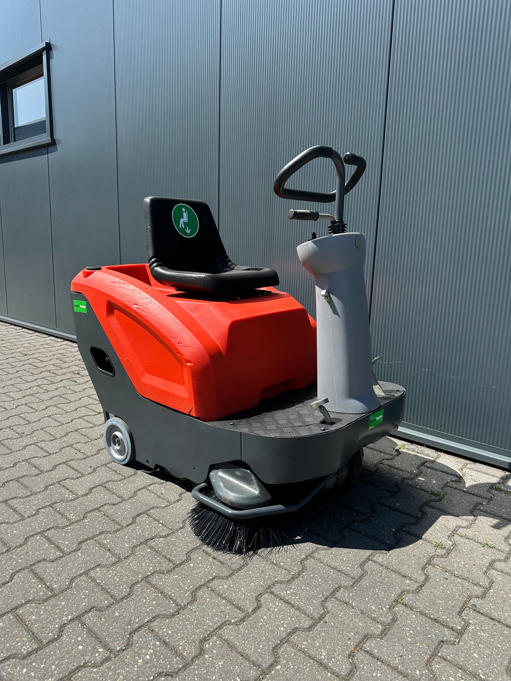 Hako Jonas 800 E Veegmachine – Volledig Gereviseerd