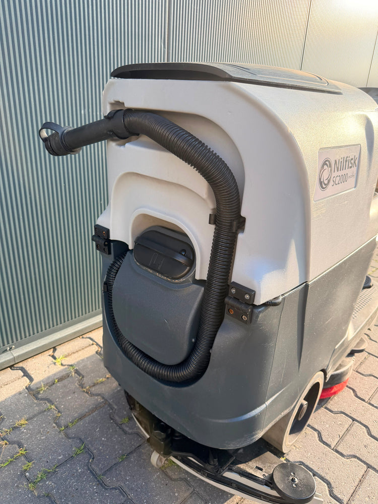 Nilfisk SC2000 Opzit Schrob-/Zuigmachine – Volledig Gereviseerd