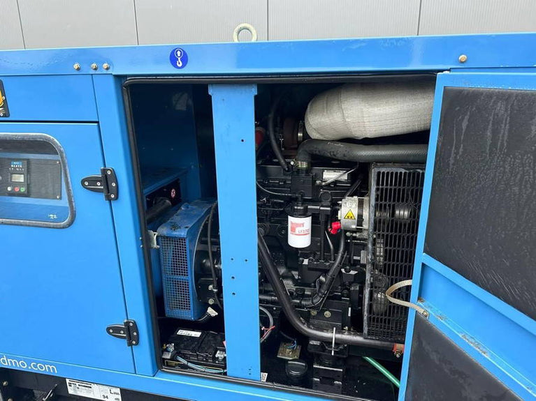 SDMO SDMO J110 100 110 kVA John Deere 4045 Generatorset aggregaat stroomgroep met ATS