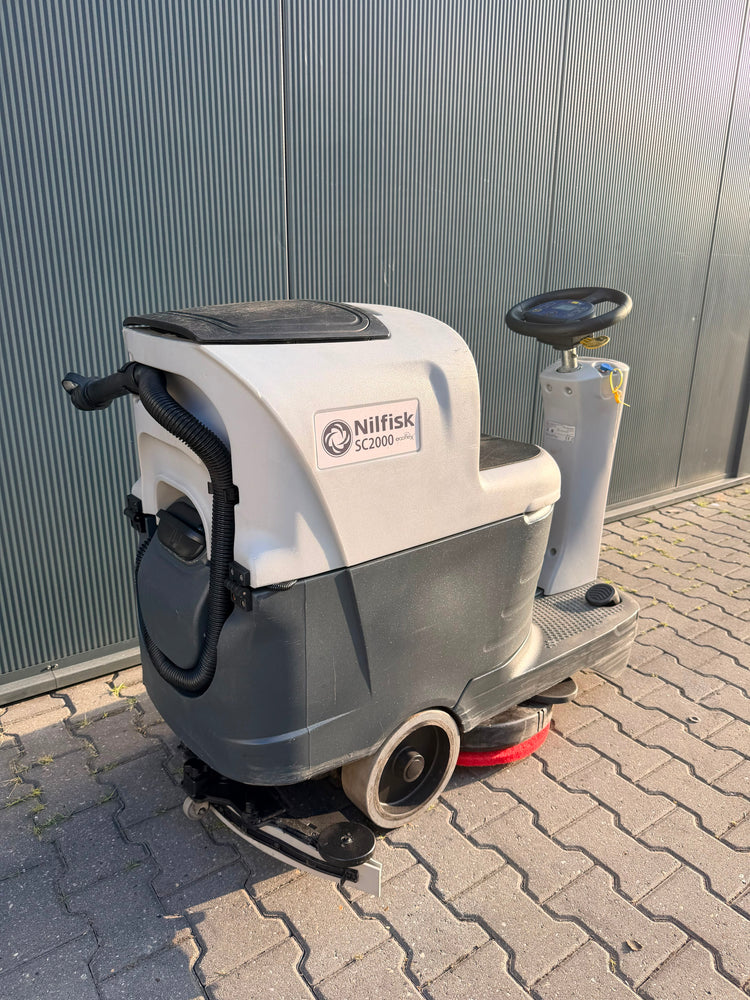 Nilfisk SC2000 Opzit Schrob-/Zuigmachine – Volledig Gereviseerd