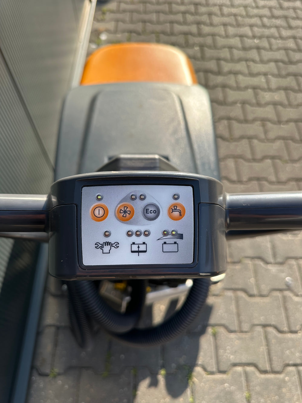 TASKI swingo 455 B Schrobmachine – Volledig Gereviseerd