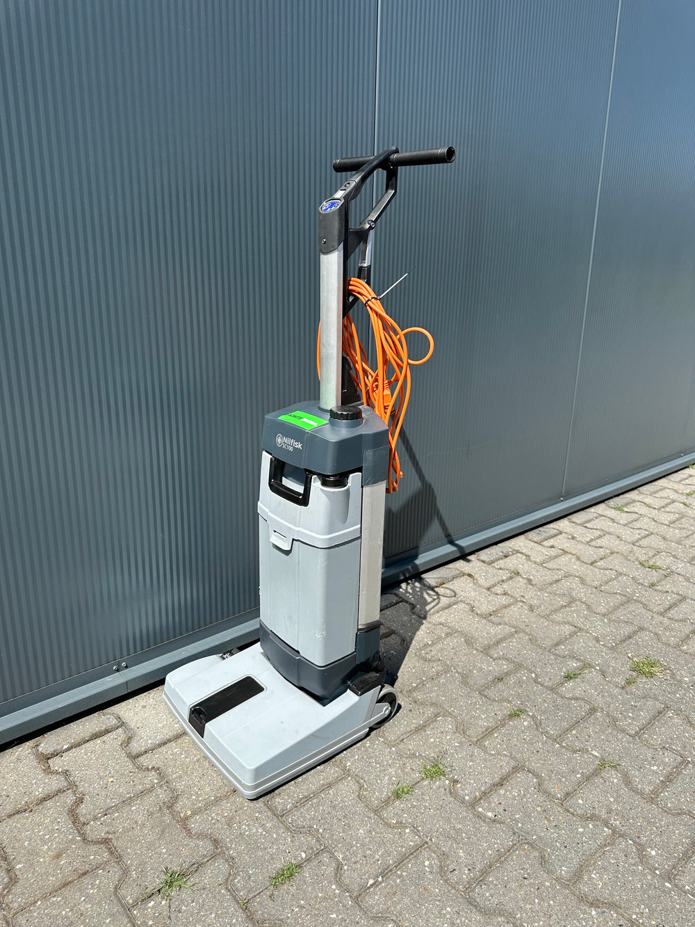 Nilfisk SC100 Schrobmachine – Volledig Gereviseerd
