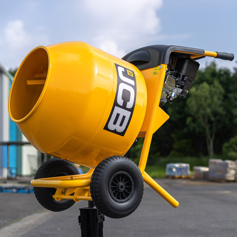 Naad_gelaste_cementmixer_-_JCB-CM150P