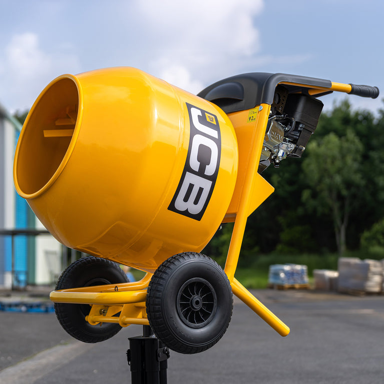 Naad_gelaste_cementmixer_-_JCB-CM150P