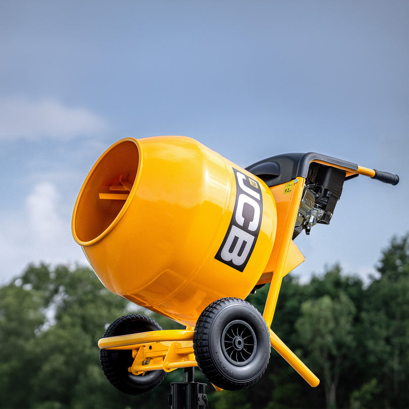 Naad_gelaste_cementmixer_-_JCB-CM150P