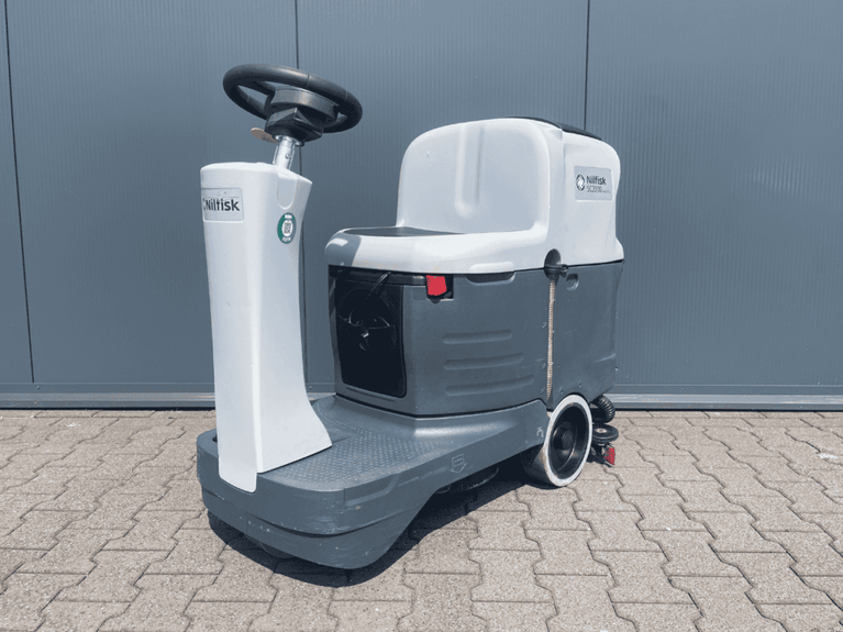 Nilfisk SC2000 Opzit Schrob-/Zuigmachine – Volledig Gereviseerd