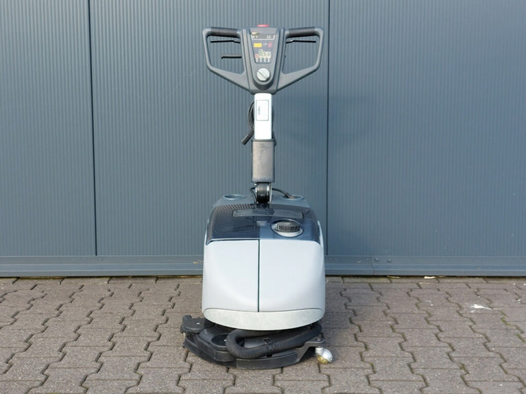 Nilfisk SC351 Schrob-/Zuigmachine – Volledig Gereviseerd