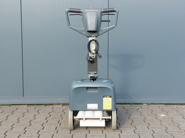 Nilfisk SC351 Schrob-/Zuigmachine – Volledig Gereviseerd