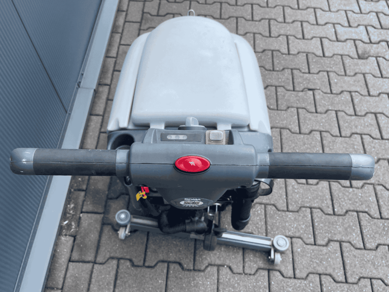 Nilfisk SC400 Schrob-/Zuigmachine – Volledig Gereviseerd