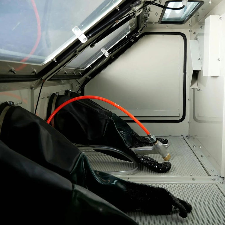 Zandstraalkast dubbel 880L